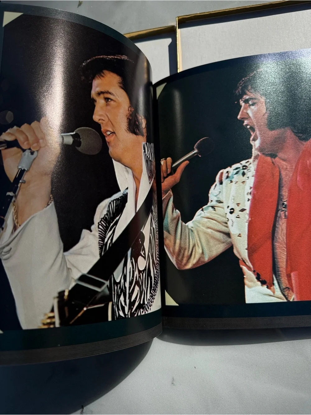 Official Elvis Gold and Black Concert Photo Album1977